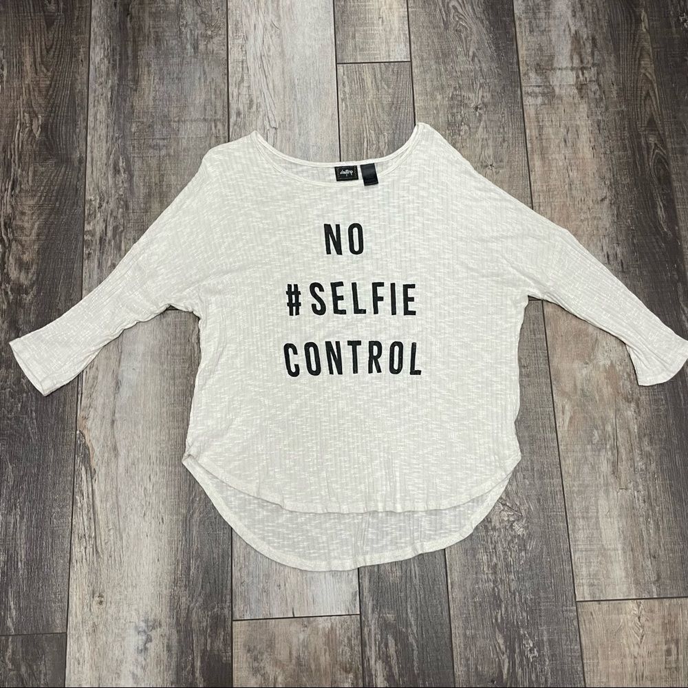 Daytrip Off-white With Black Letters “No Selfie Control” Batwing Sleeve Blouse L